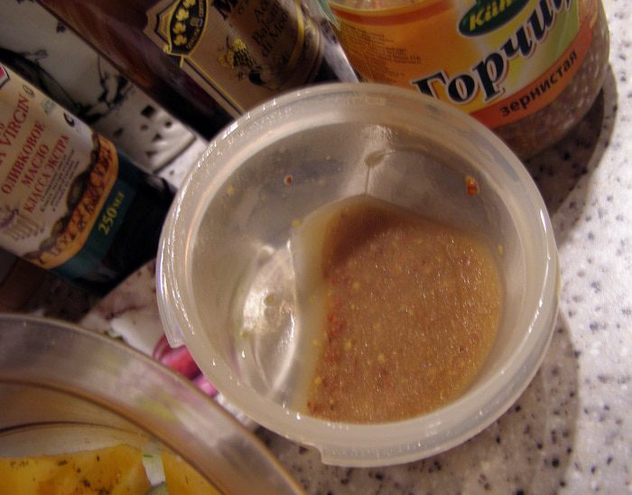 Салат из свежих овощей и копчёной куриной грудки