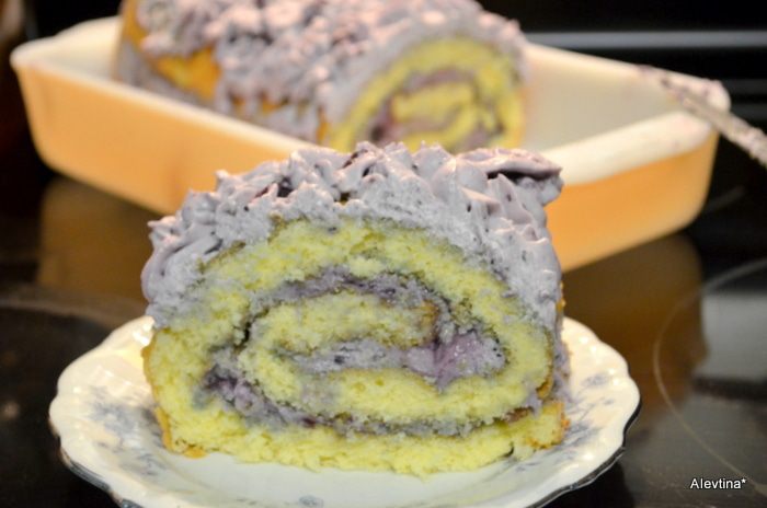 Рулет с голубикой