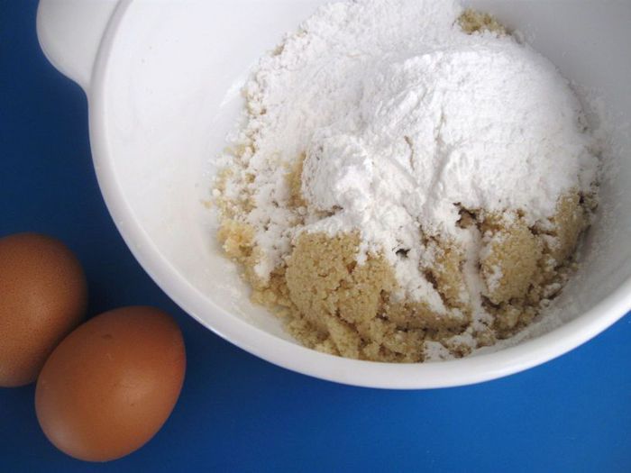 Тарт с франжипаном и карамелизованной грушей    