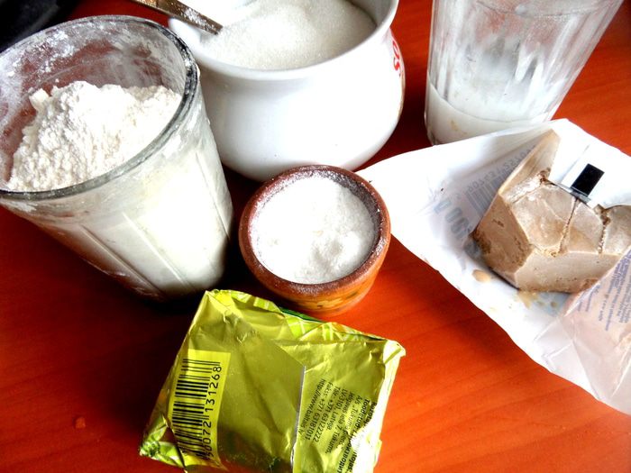 Дрожжевые блины с луково-сырной начинкой