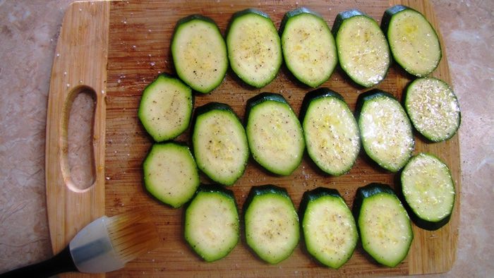 Кабачок, жареный на гриле