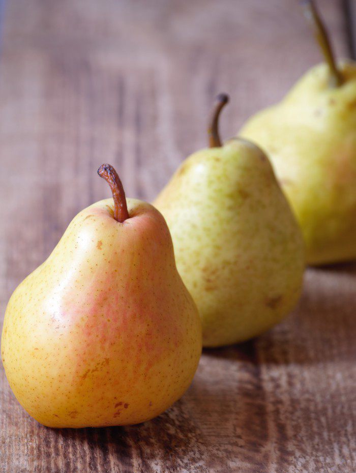 Запеченные груши с миндалем и корицей