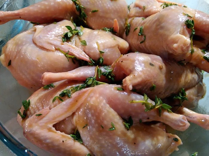 Перепелки в медово-горчичном маринаде с карамелизированной грушей и апельсином