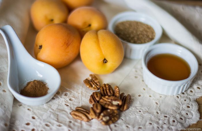 Абрикосы, запеченные с медом и орехами