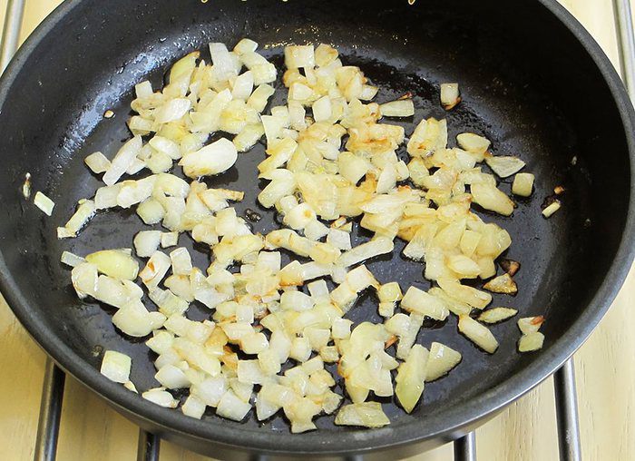 Суп-пюре из брокколи с гренками