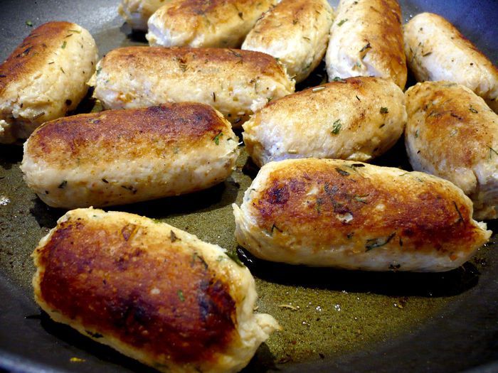 Рыбные колбаски под лимонным соусом