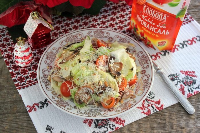 Салат с курицей и шампиньонами