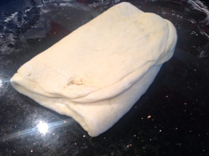 Слойки с щавелем, сыром и яйцом