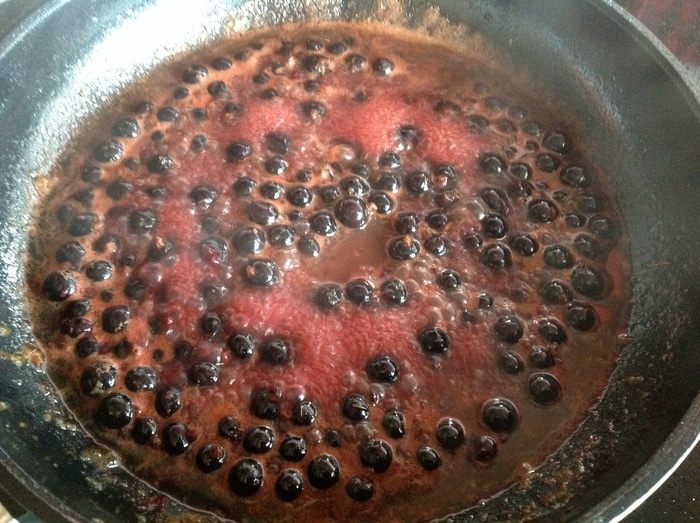 Свинина с соусом из черной смородины