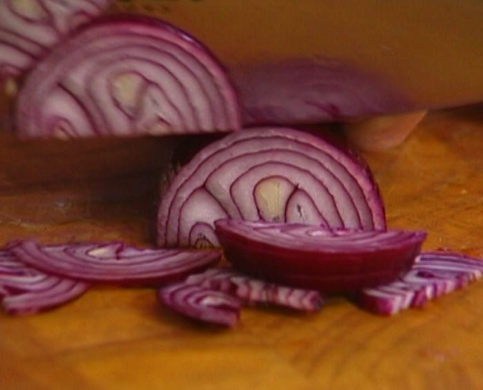 Салат из красной фасоли с тунцом и цикорием