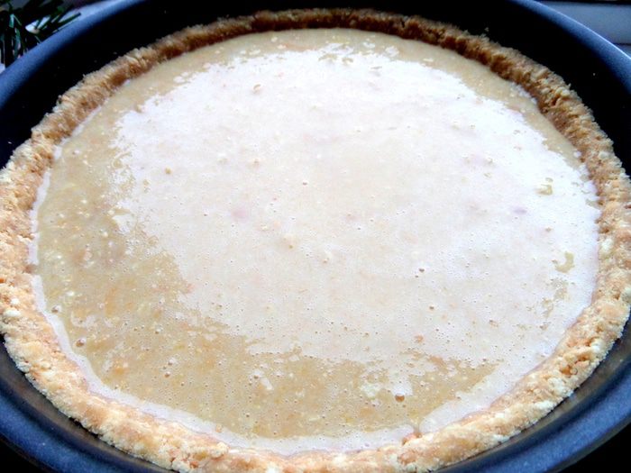 Песочный пирог с кремом на сгущенке