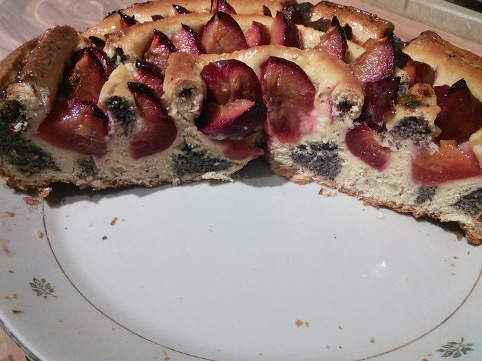 Сливовый тарт с маковой начинкой 