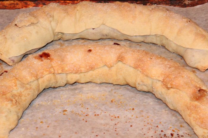 Штрудель из вытяжного теста с вишнями