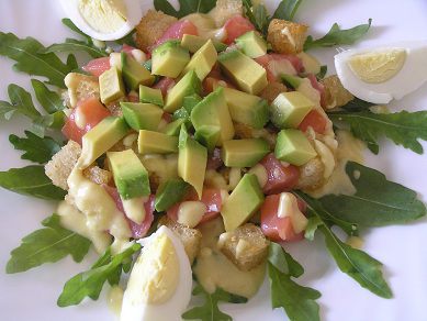 &amp;quot;Цезарь&amp;quot; с семгой на листьях руколы