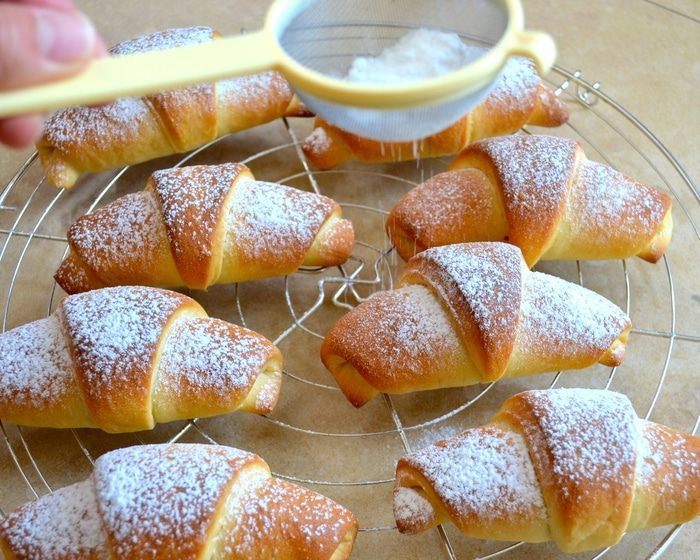 Рогалики с марципаном