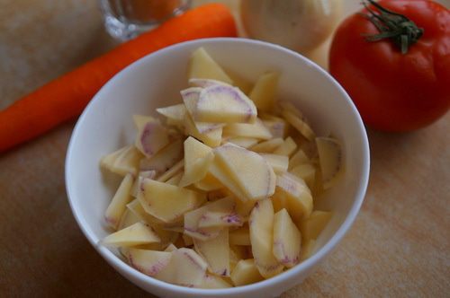 Острый суп с рисом и зеленым горошком 