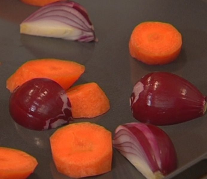 Нога ягненка, запеченная под пряной корочкой