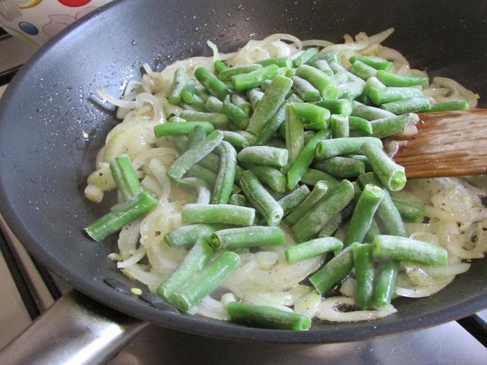 Скумбрия, фаршированная стручковой фасолью