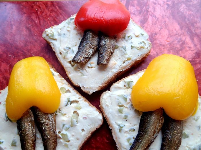 Рыбные &amp;quot;ножки&amp;quot; под юбочкой из перцев