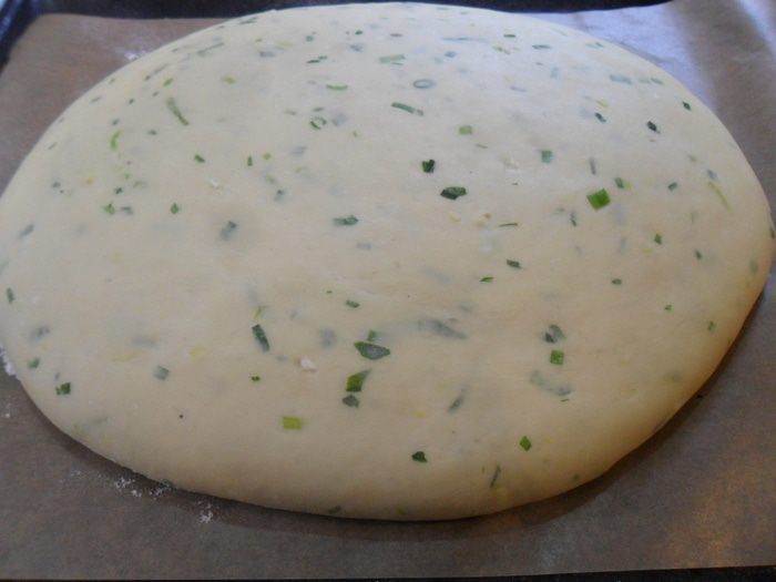 Фокачча с зеленью и чесноком