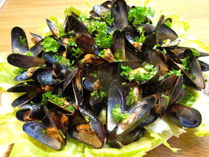 Мидии в соусе из белого вина по-канадски