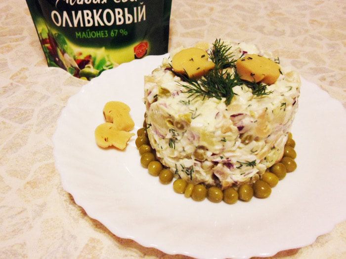 Оливье с маринованными грибами