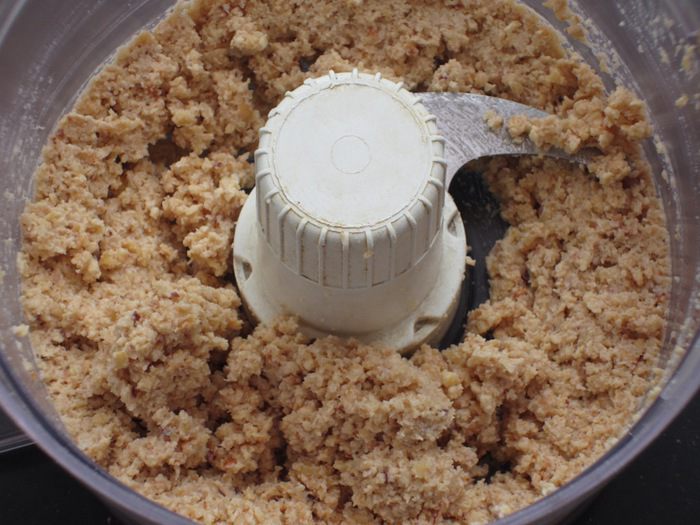 Пирог с фундуком и абрикосами