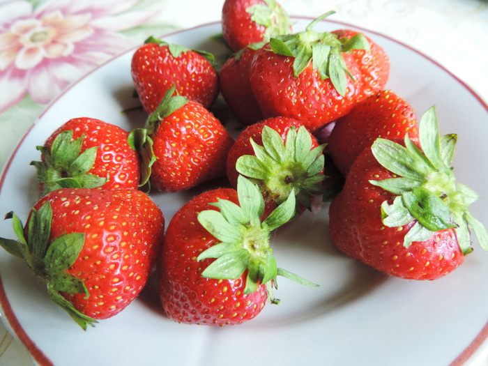 Клубничное мороженое