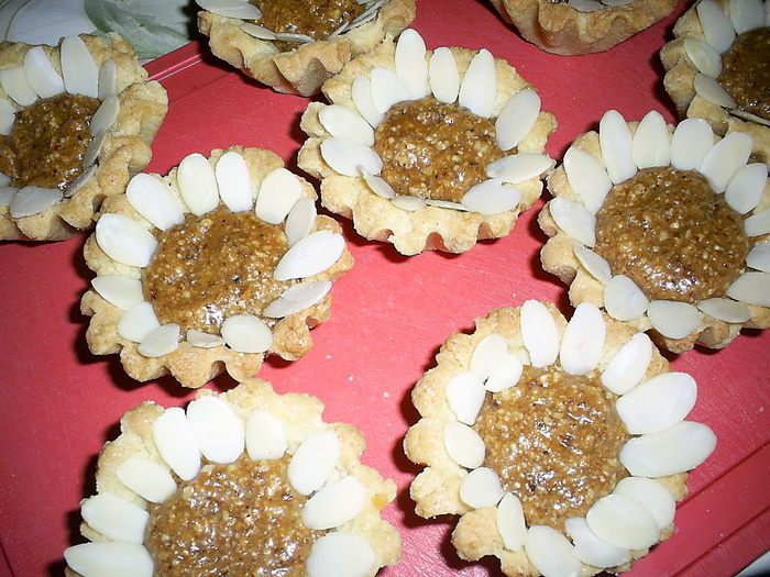 Песочные корзиночки с карамельно-миндальной начинкой