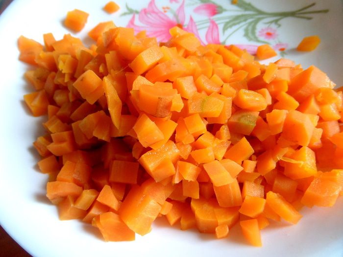 Салат с копченой курицей и фасолью