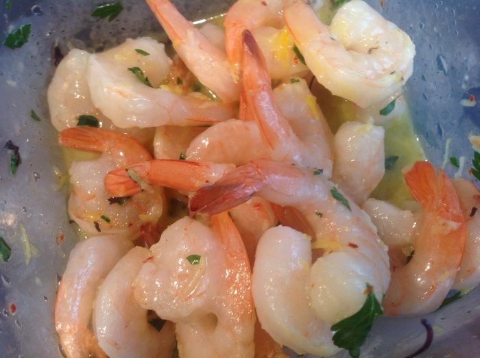 Салат с креветками и нектаринами