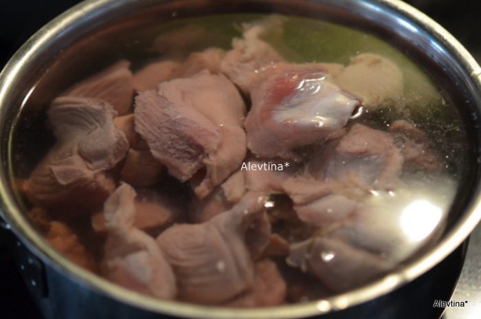 Гуляш из куриных желудков