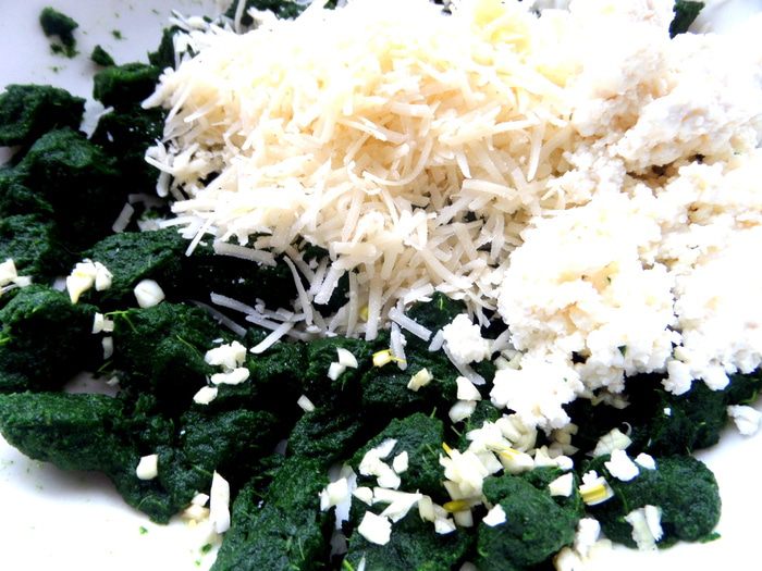 Горячая закуска со шпинатом и сыром
