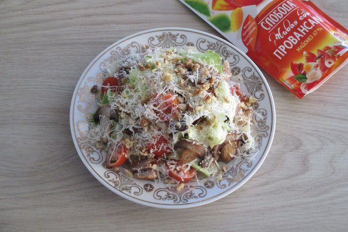 Салат с курицей и шампиньонами