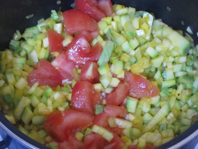 Кускус с креветками и овощами