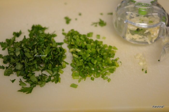 Масло сливочное ароматное с травами и чесноком