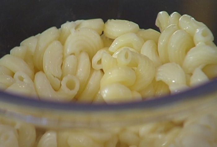 Запеканка из макарон с горошком, цукини и творогом 