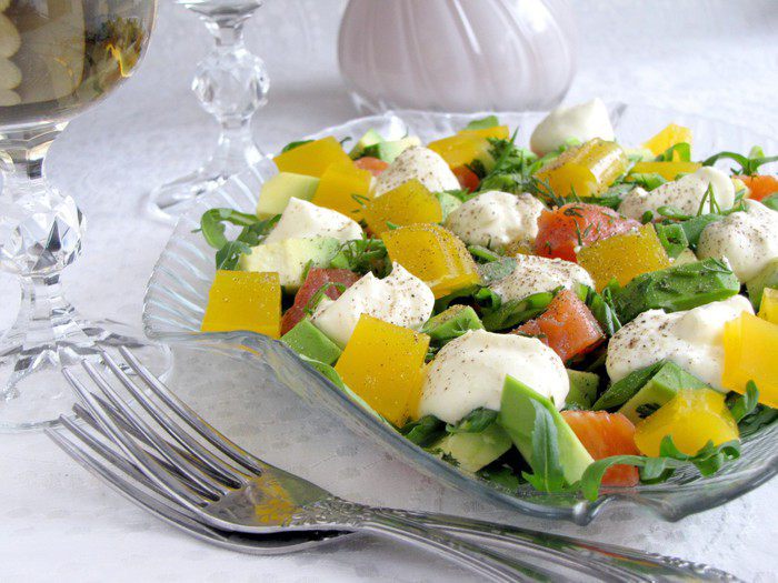 Салат с форелью и апельсиновым желе