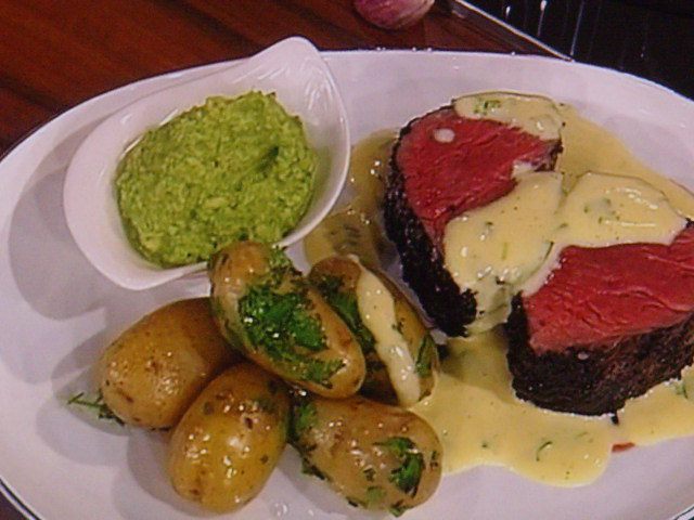 Филе говядины со спаржевым песто под соусом &amp;quot;Béarnaise&amp;quot;