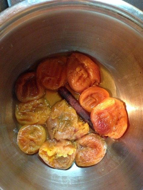 Маковый десерт под соусом из кураги