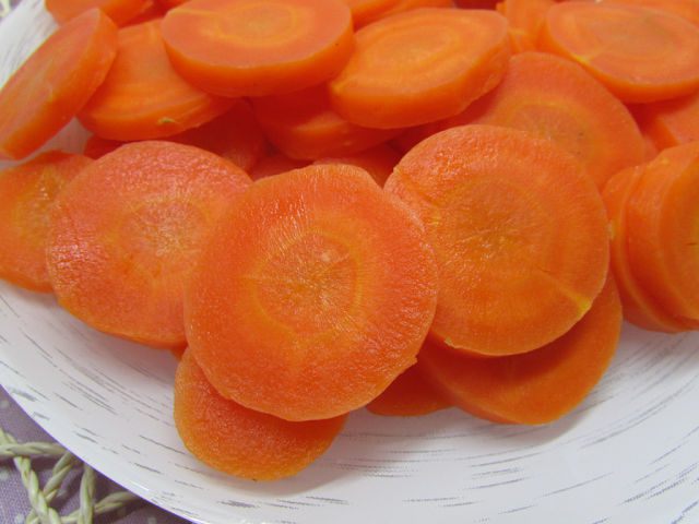 Маринованная скумбрия с овощами