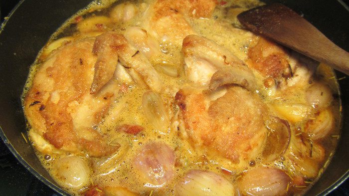 Курица с просекко и луком-шалот