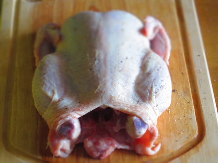 Курица, фаршированная лимонами