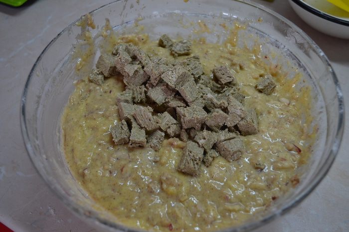 Яблочные маффины с халвой и корицей