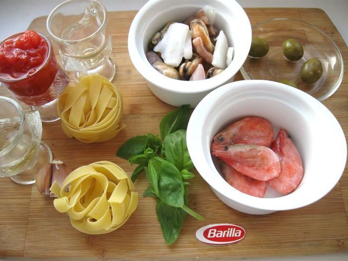 Паста Феттучине, запеченная с морепродуктами