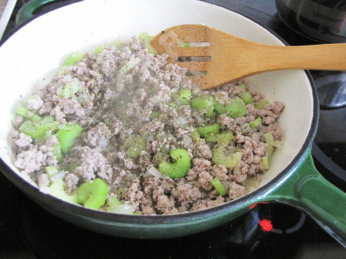 Тыква с фаршем, яблоками, изюмом