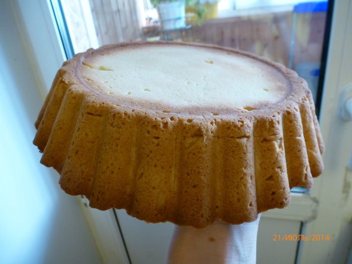 Тарт с малиной, заварным кремом и шоколадной прослойкой