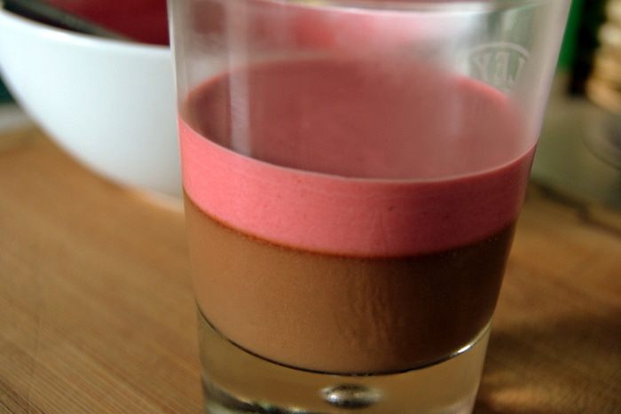 Шоколадный мусс с малиновым кремом