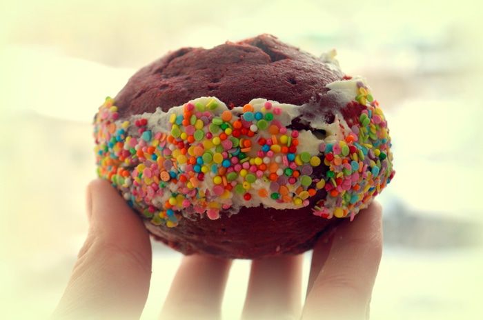 Шоколадные сэндвичи с творожным кремом