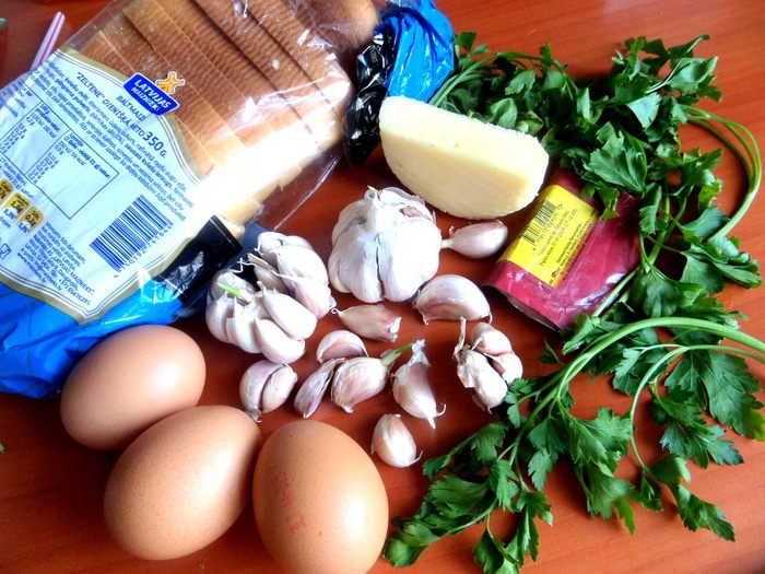 Французский чесночный суп с сырными гренками